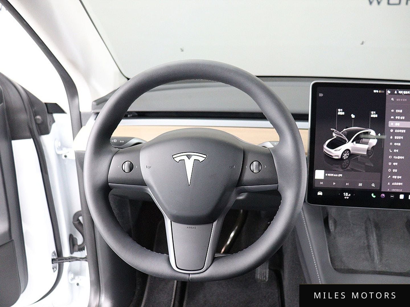 Tesla 모델 Y 2023 — миниатюра 10