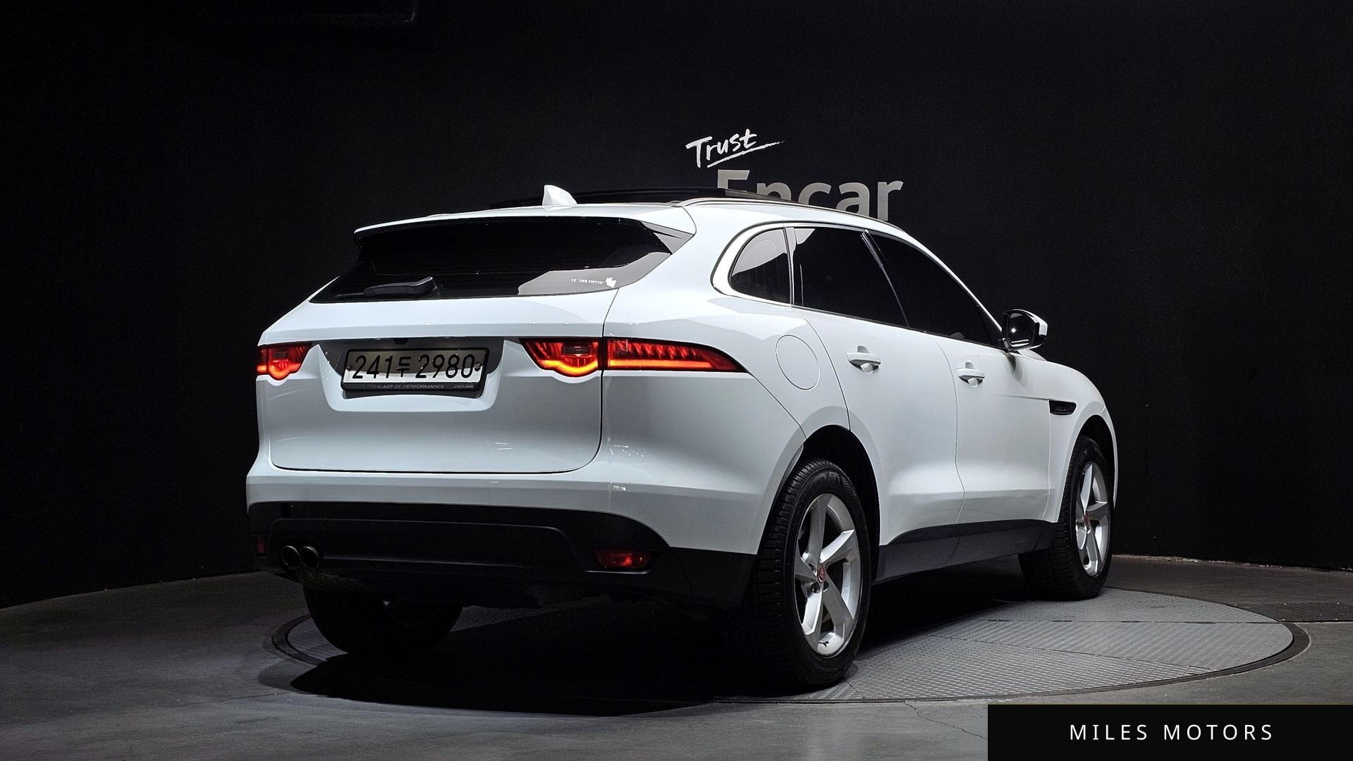 Jaguar F-PACE 2019 — миниатюра 2