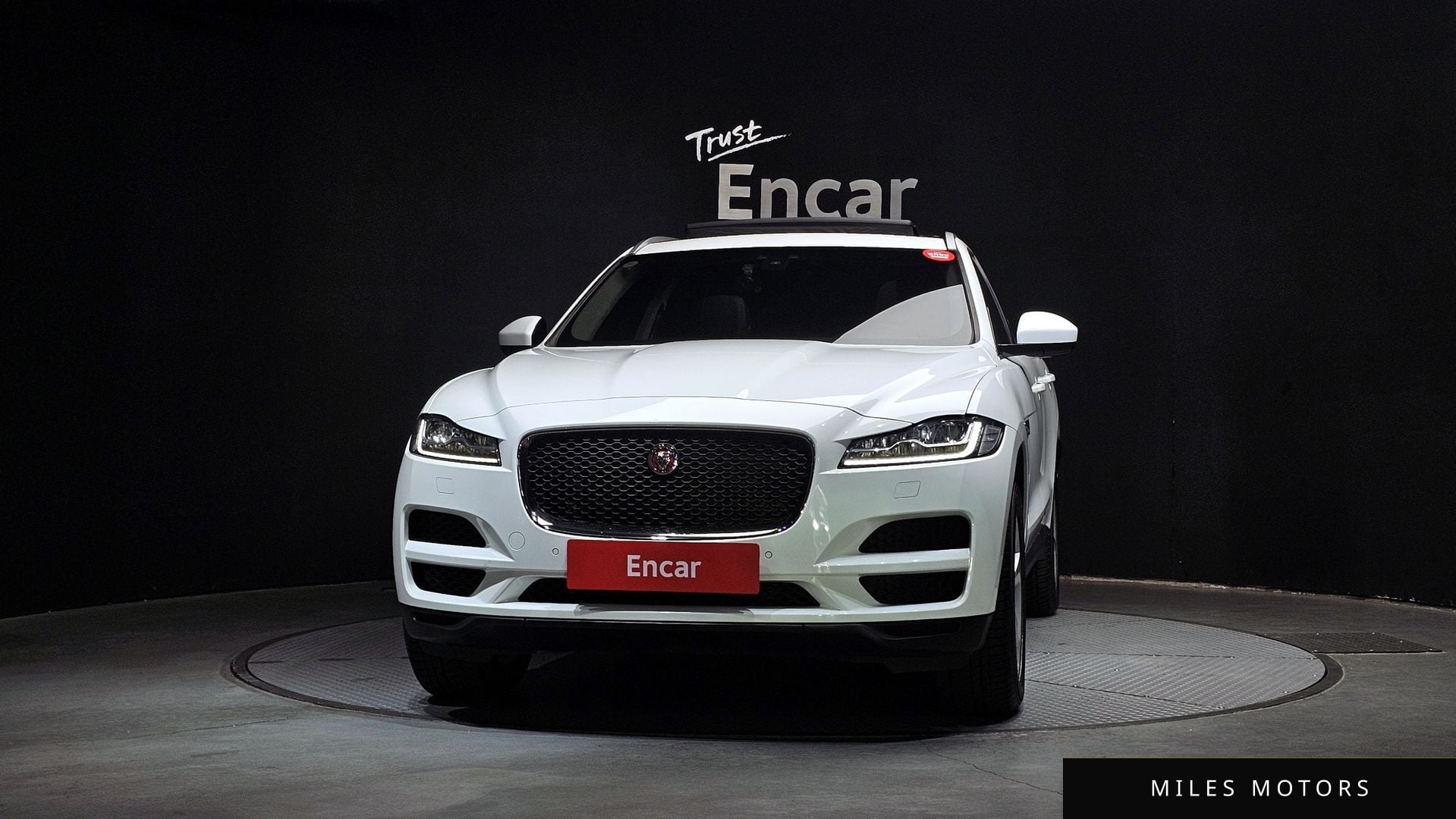Jaguar F-PACE 2019 — миниатюра 3