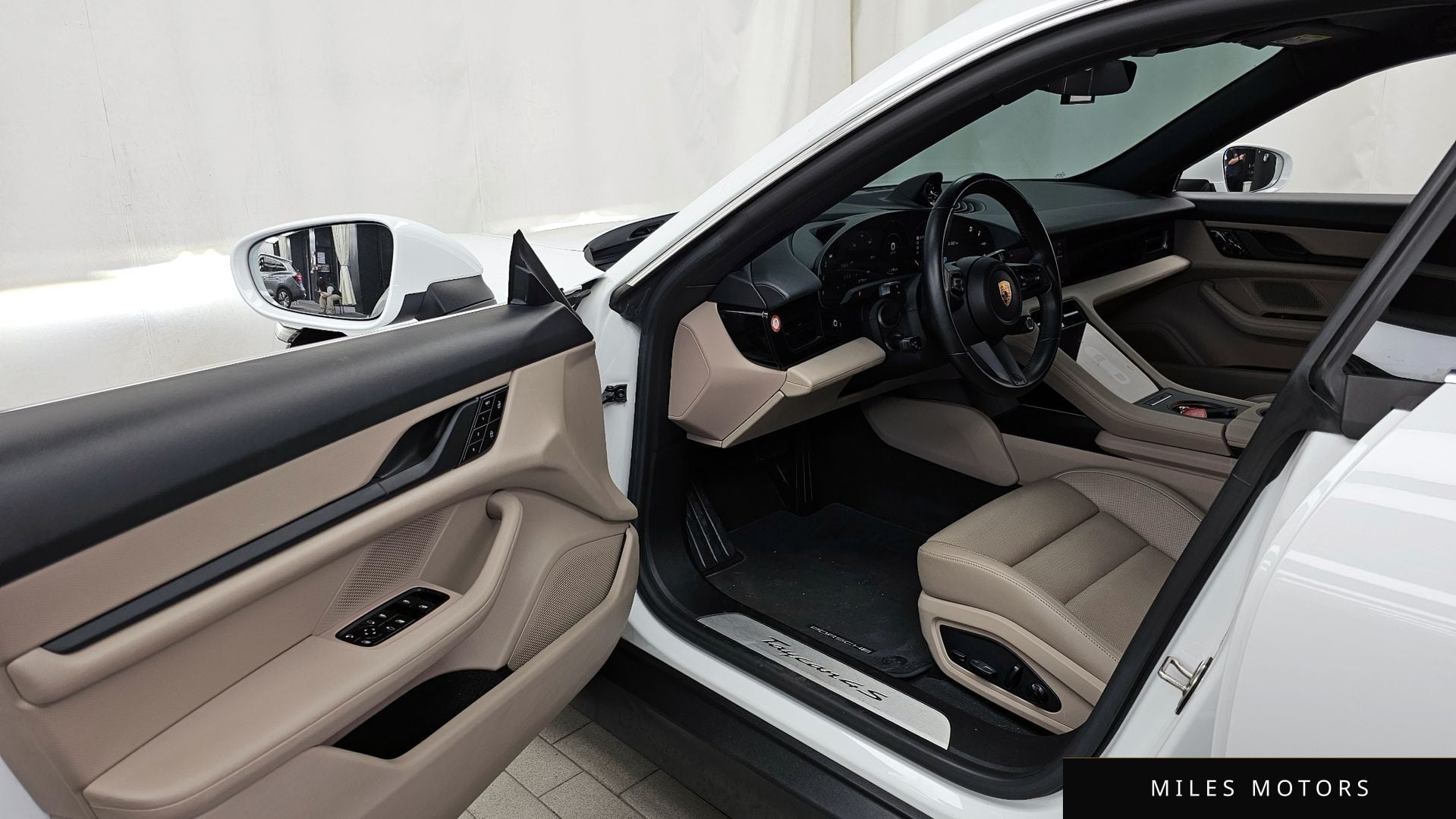 Porsche Taycan 2021 — миниатюра 10
