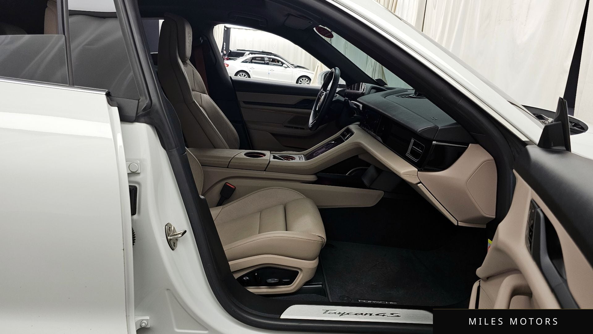 Porsche Taycan 2021 — миниатюра 11