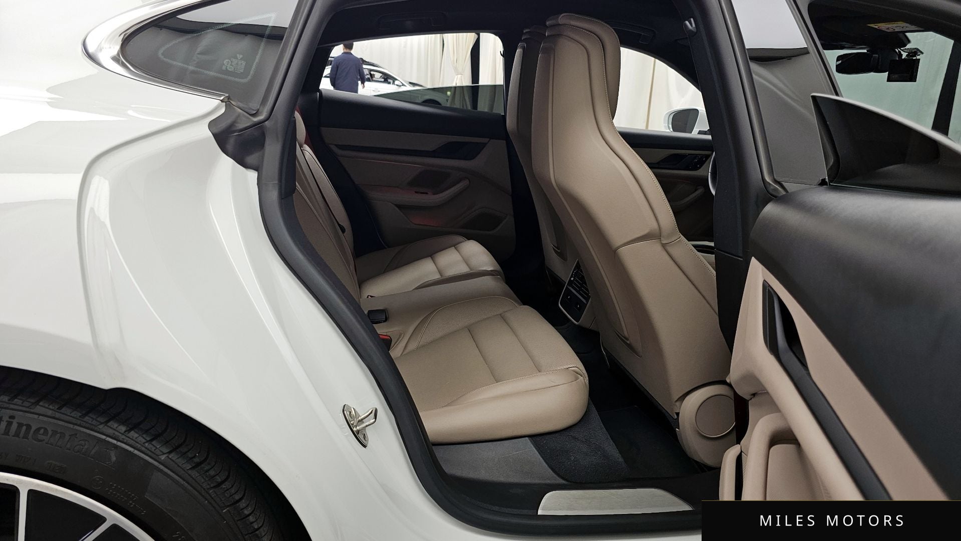 Porsche Taycan 2021 — миниатюра 12