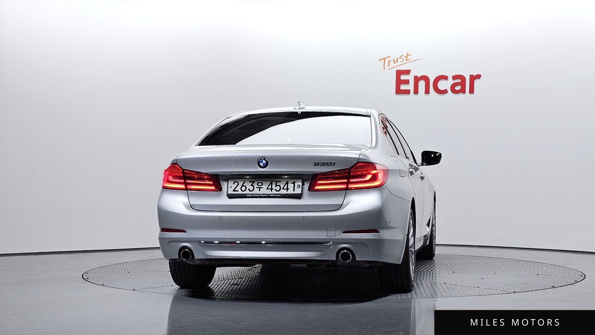 BMW 5 Series (G30) 2020 — миниатюра 4