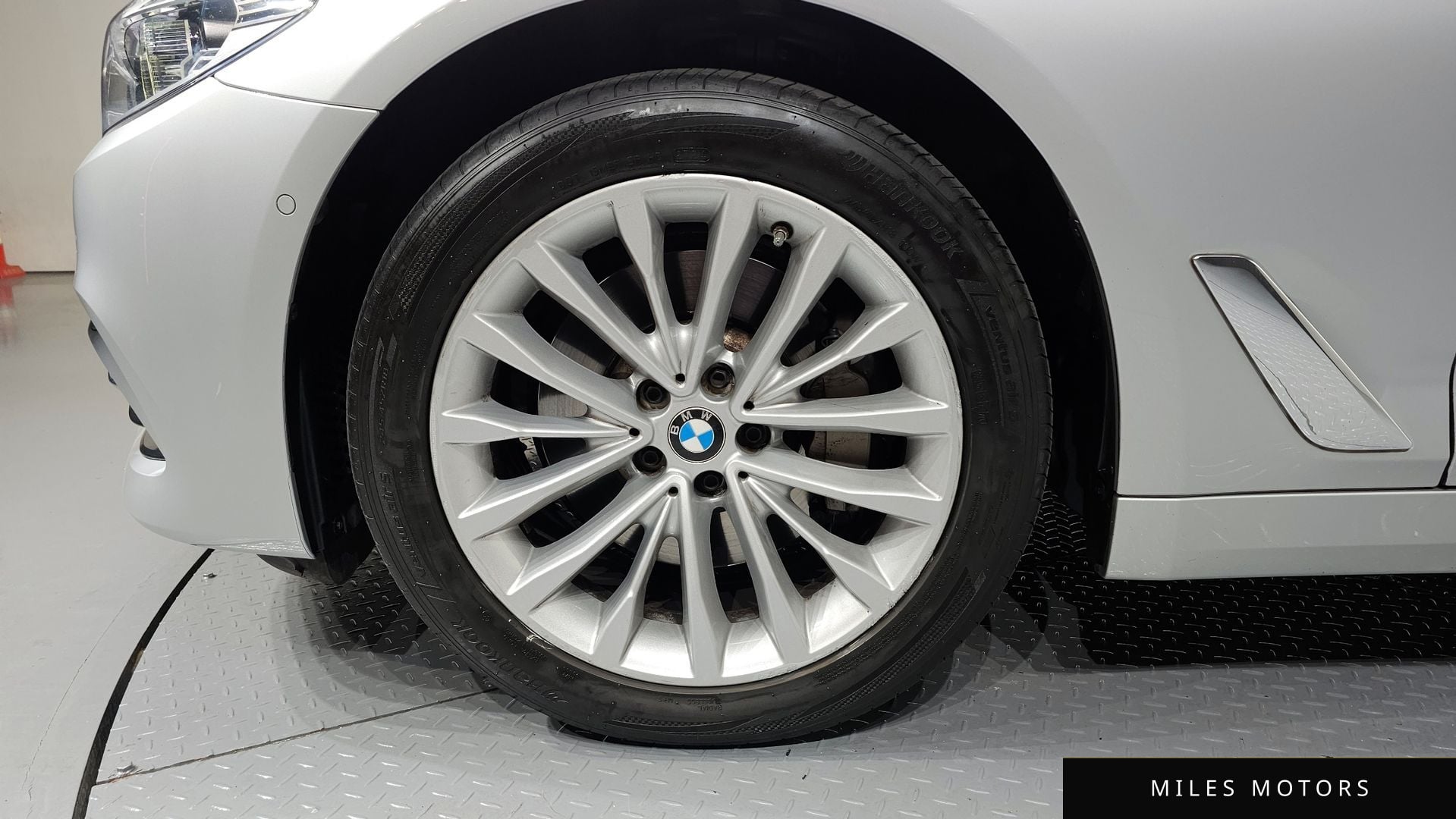 BMW 5 Series (G30) 2020 — миниатюра 5