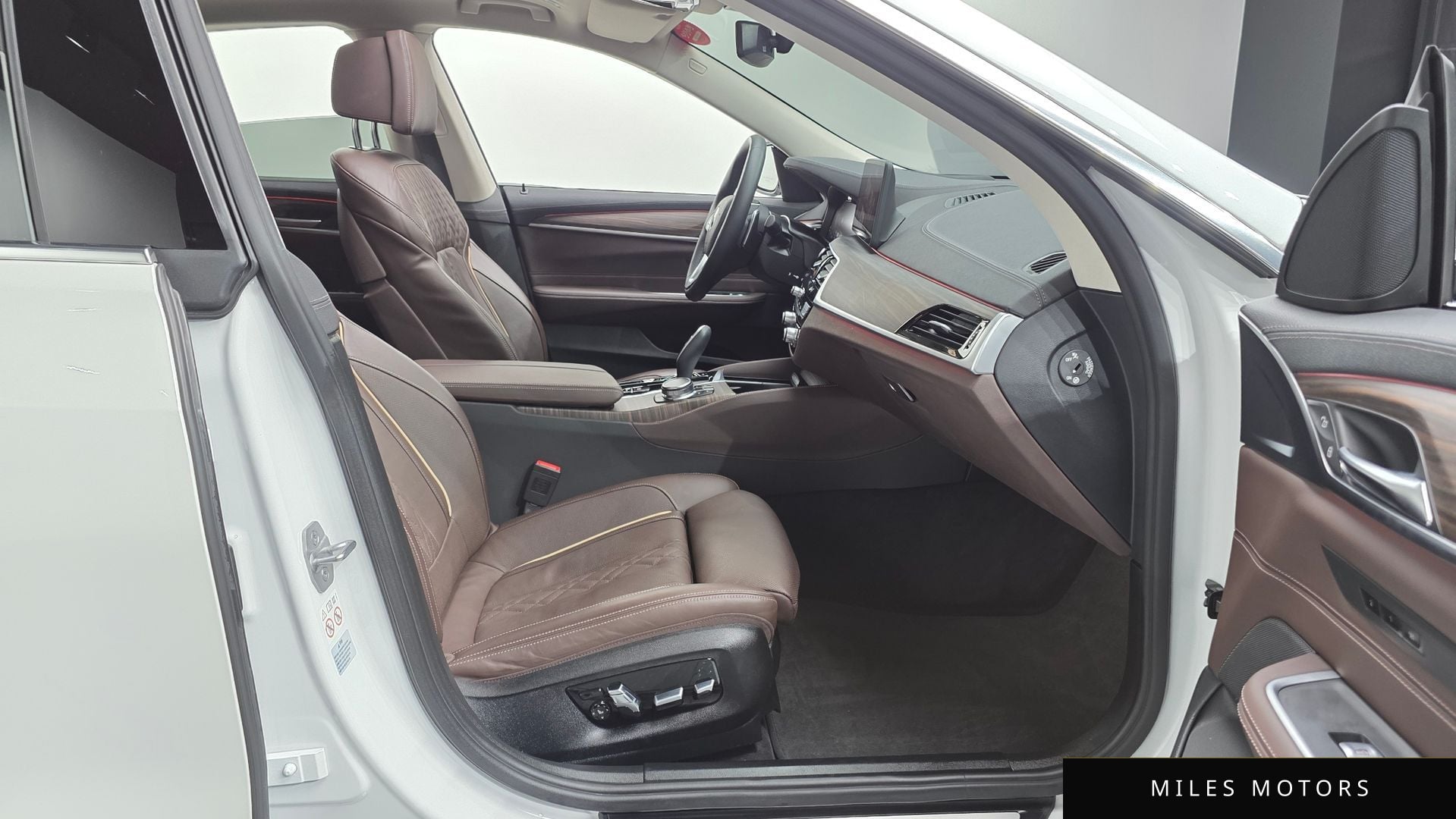 BMW 6 Series GT (G32) 2023 — миниатюра 10