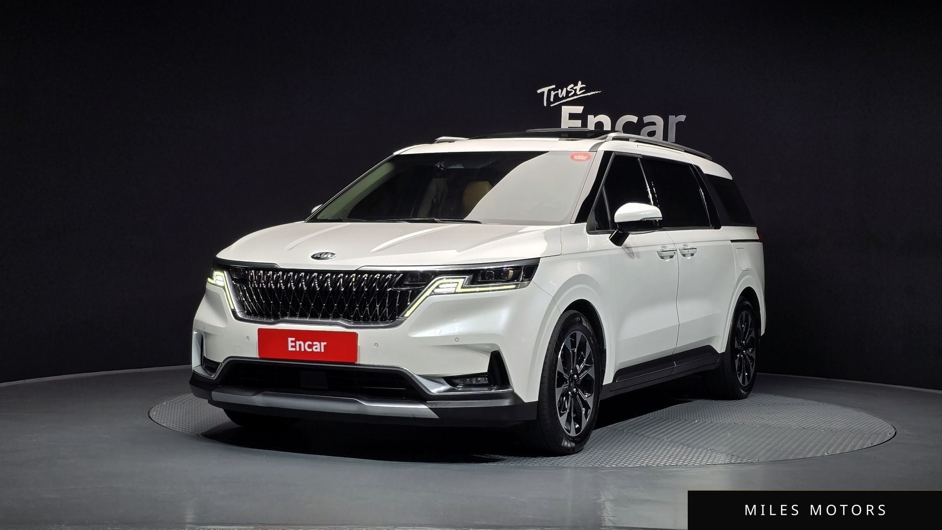 Kia Carnival 2021 — фото 1 из 12