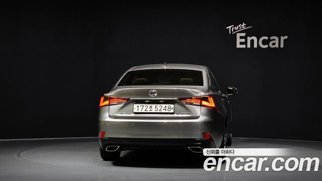 Лексус IS200t 2017 — миниатюра 4
