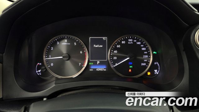 Лексус IS200t 2017 — миниатюра 8