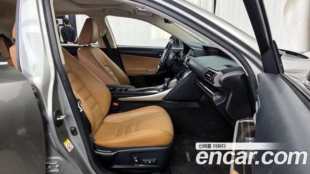 Лексус IS200t 2017 — миниатюра 11