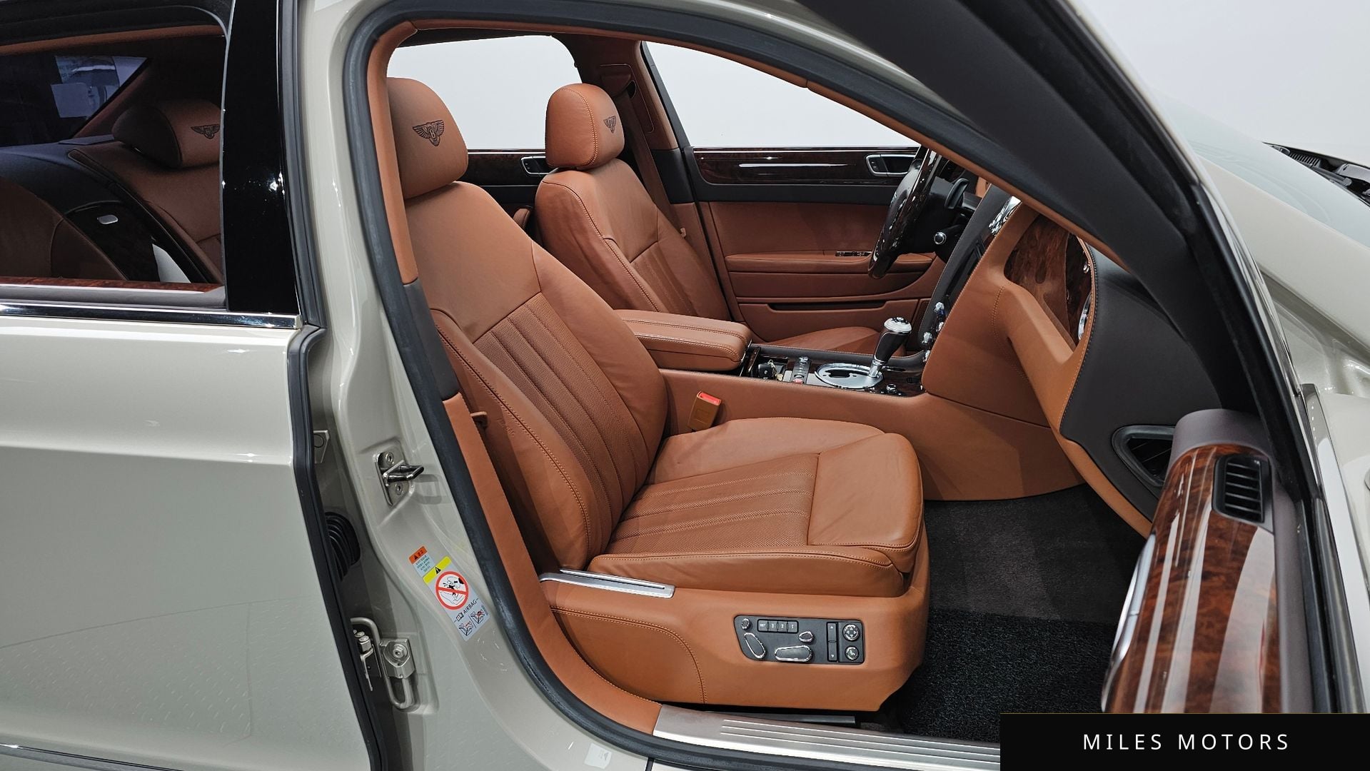 Bentley 플라잉스퍼 2012 — миниатюра 10