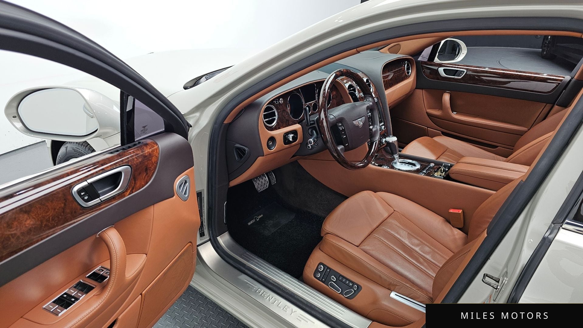 Bentley 플라잉스퍼 2012 — миниатюра 11