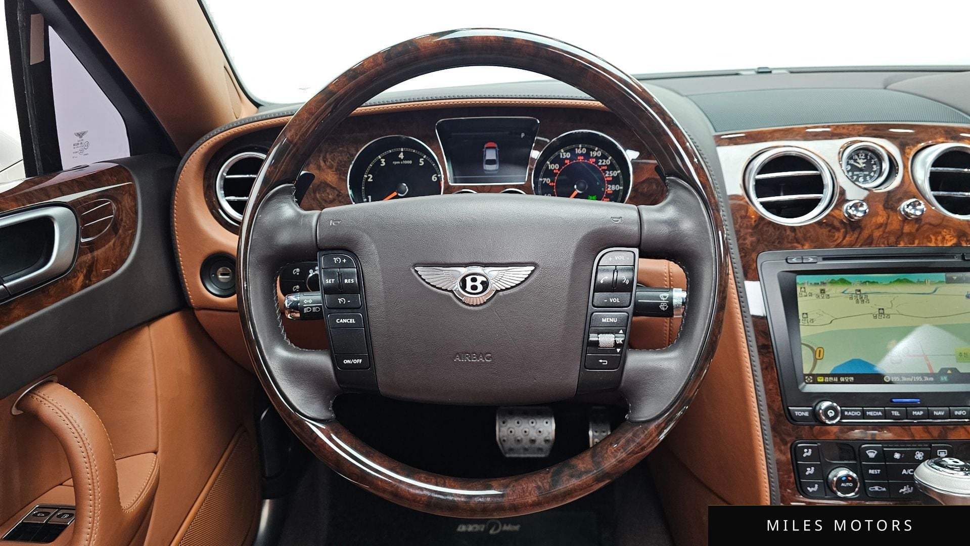 Bentley 플라잉스퍼 2012 — миниатюра 13