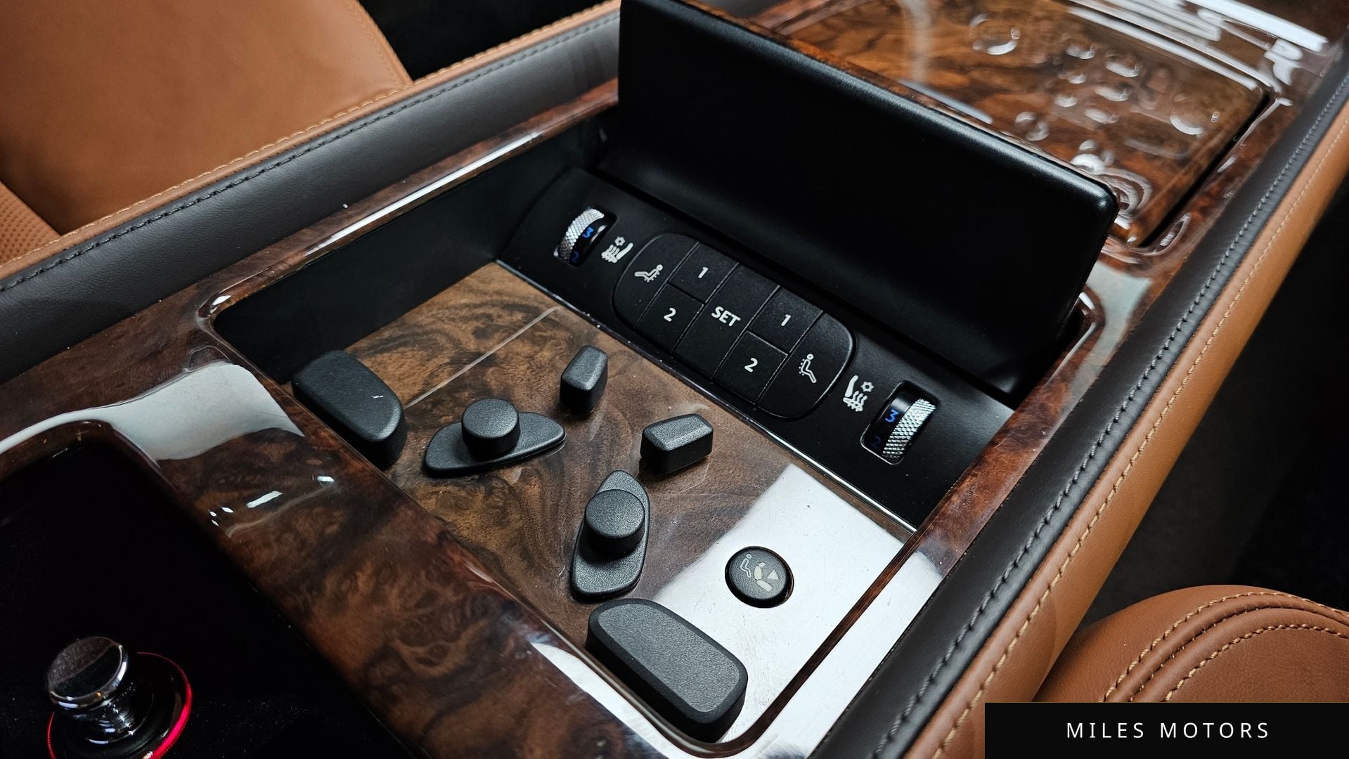 Bentley 플라잉스퍼 2012 — миниатюра 19
