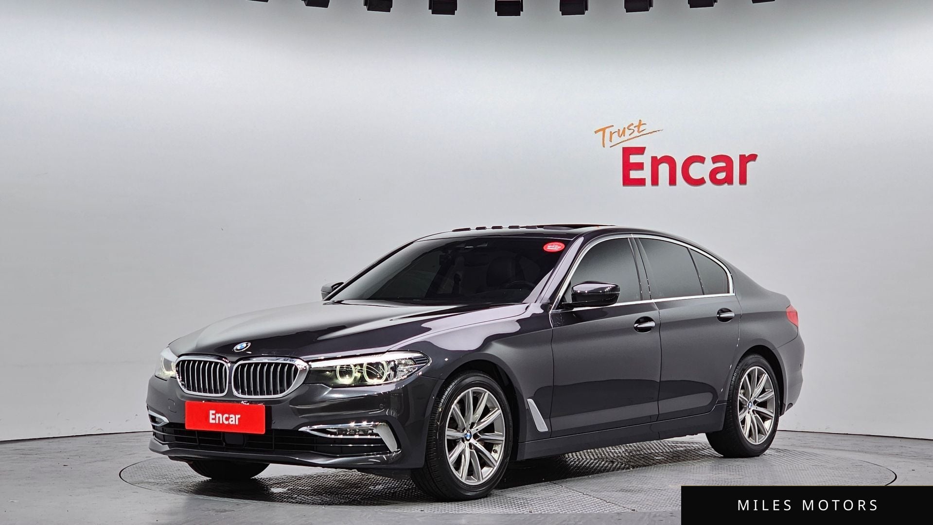 BMW 5 Series (G30) 2018 — фото 1 из 12
