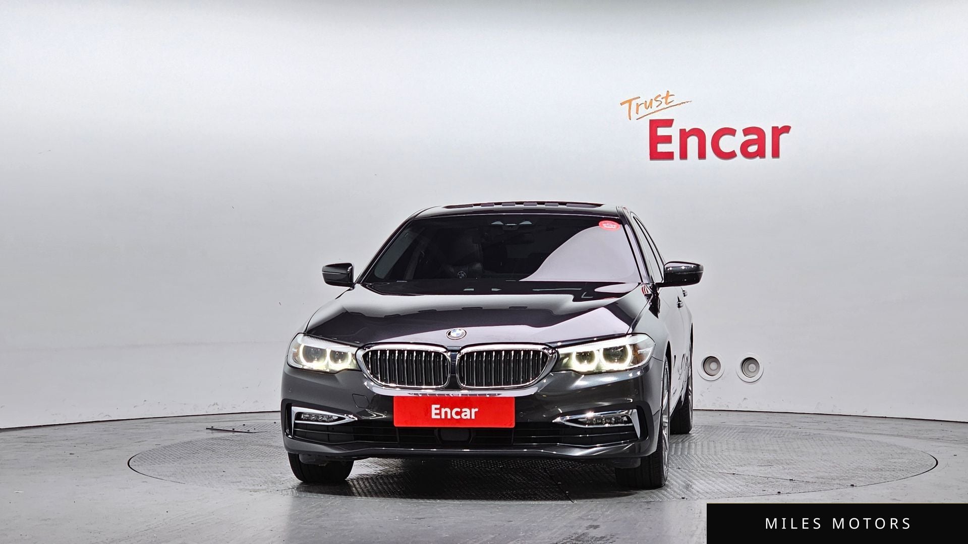 BMW 5 Series (G30) 2018 — миниатюра 3