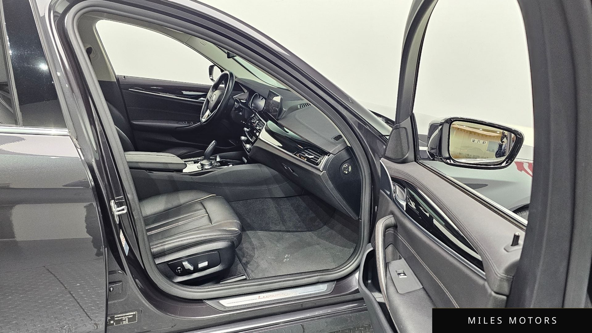 BMW 5 Series (G30) 2018 — миниатюра 10