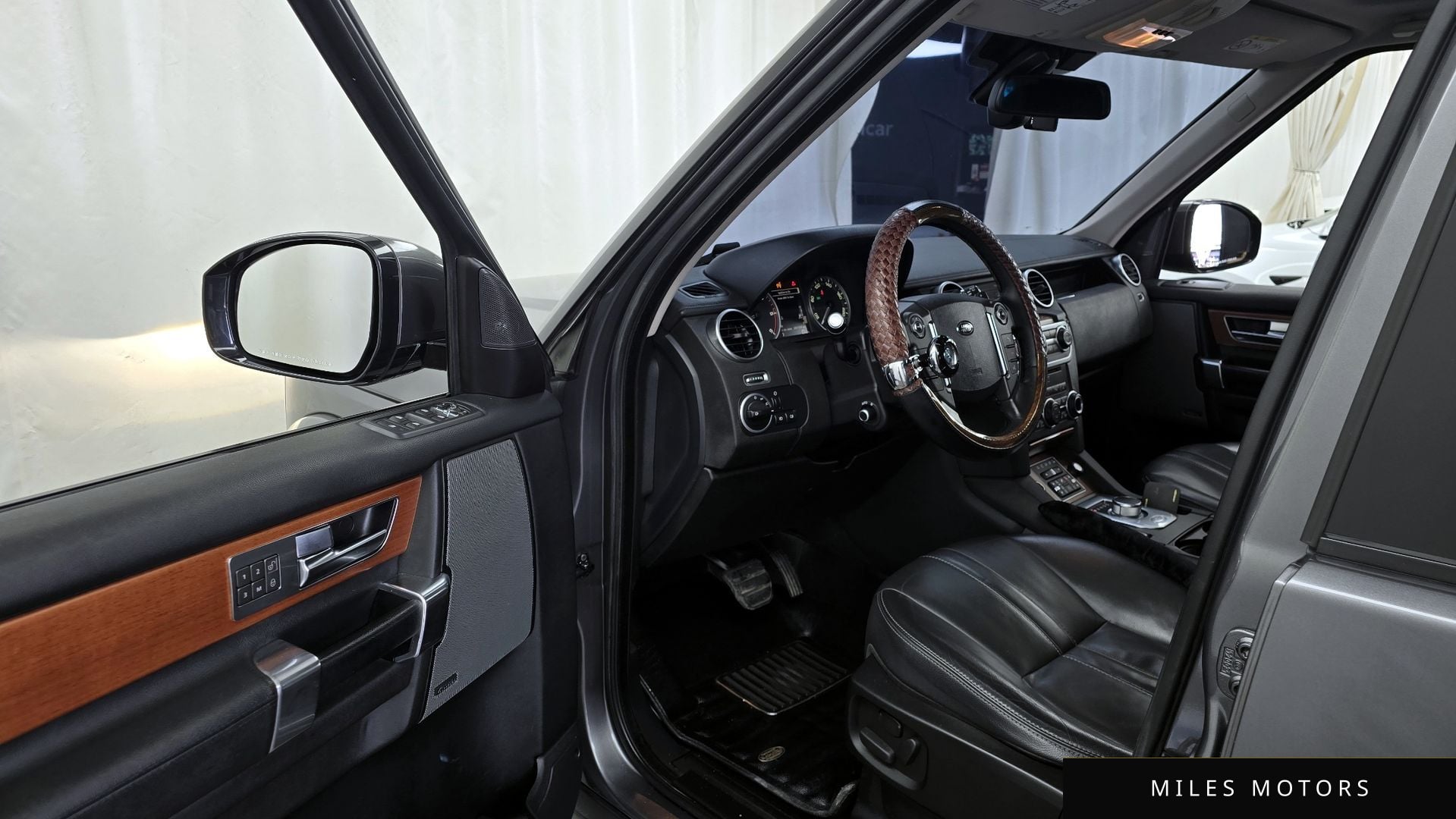 Land Rover Discovery 2016 — миниатюра 10
