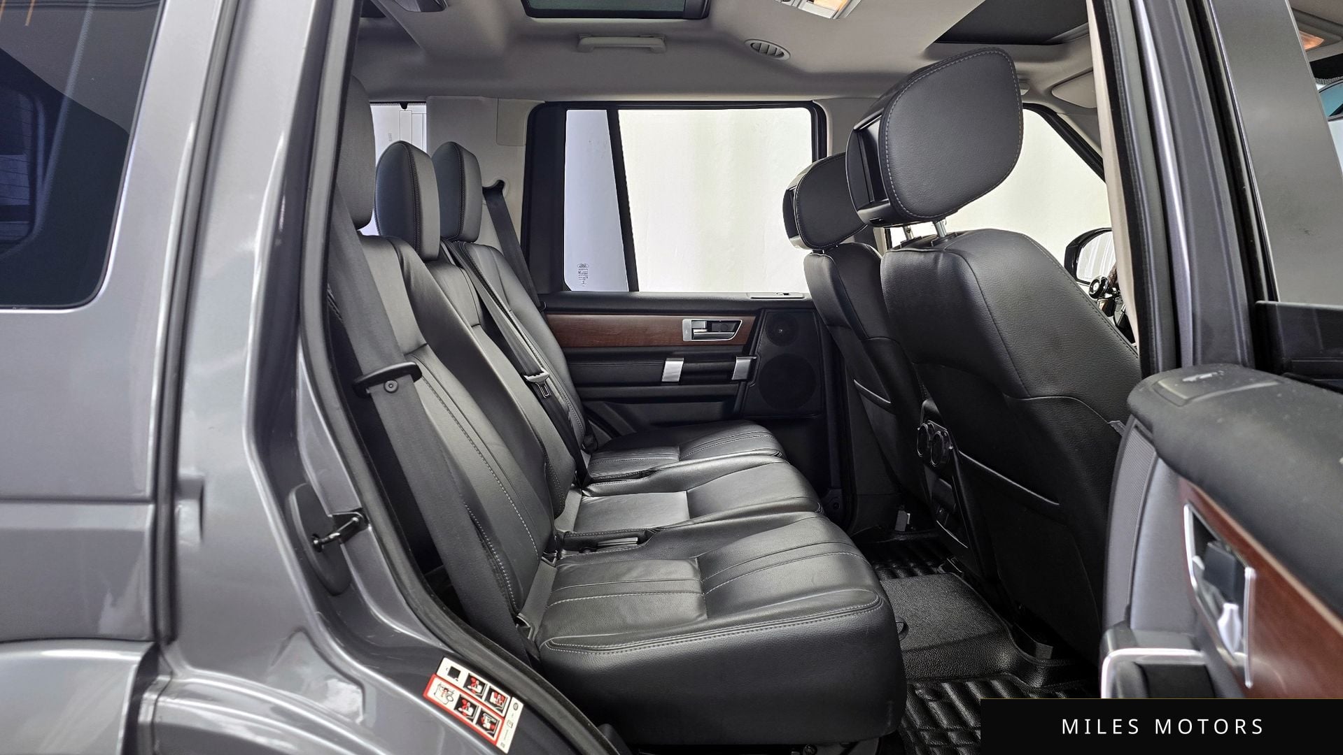 Land Rover Discovery 2016 — миниатюра 12