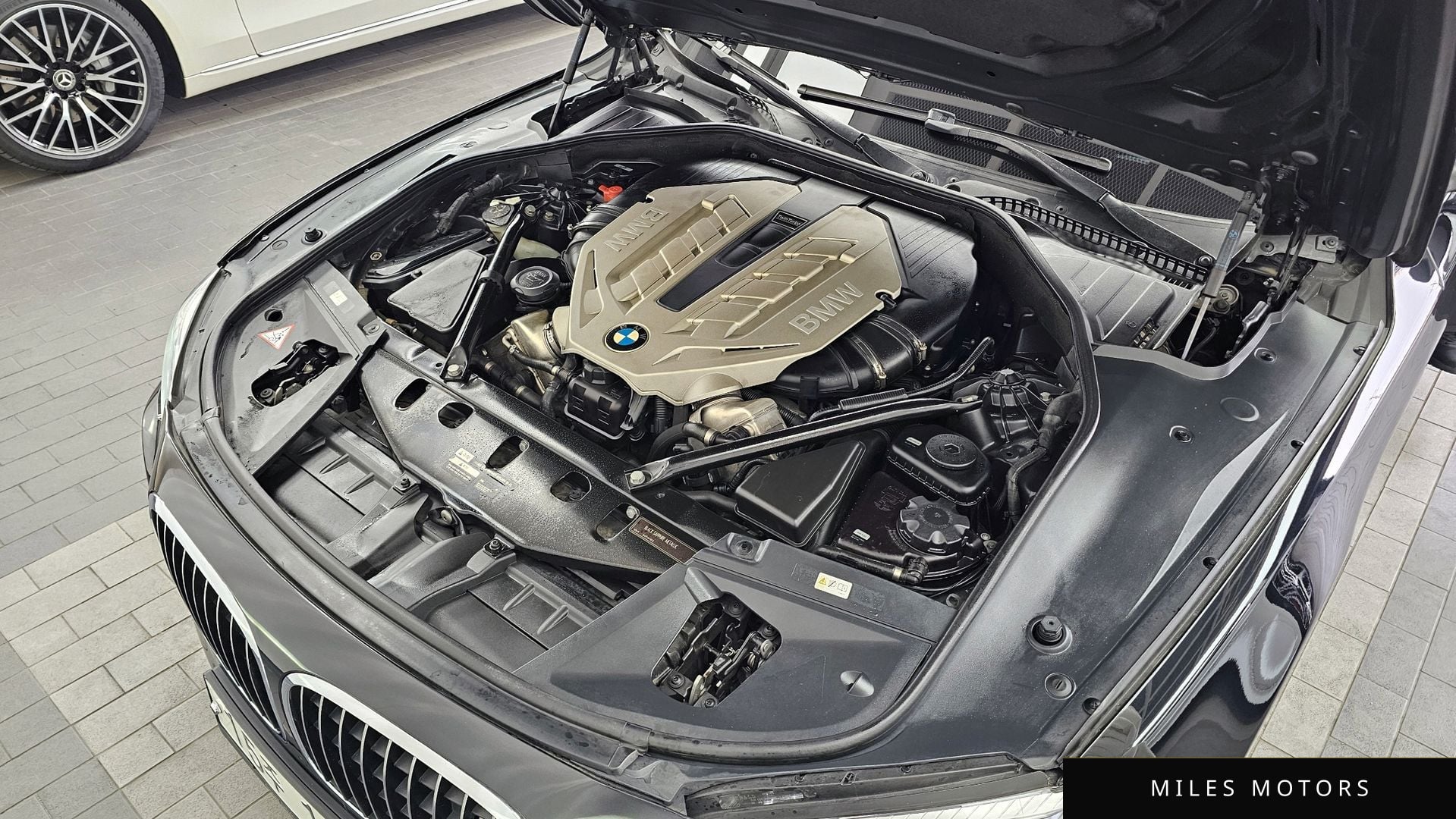 BMW 7시리즈 (F01) 2010 — миниатюра 6