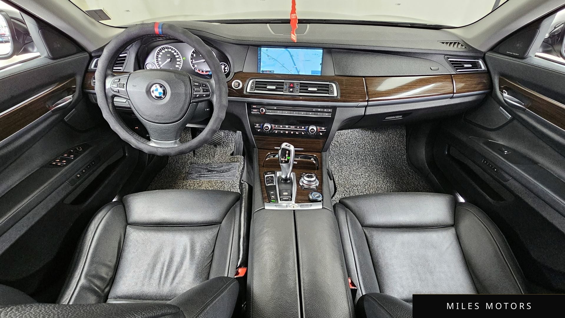 BMW 7시리즈 (F01) 2010 — миниатюра 7