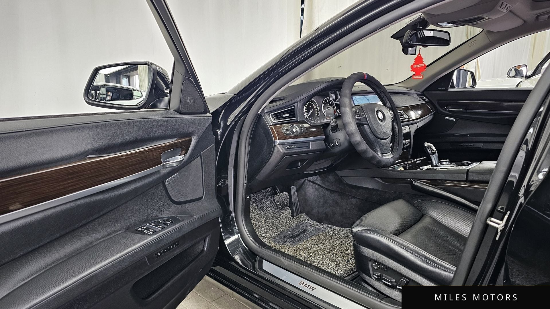 BMW 7시리즈 (F01) 2010 — миниатюра 10
