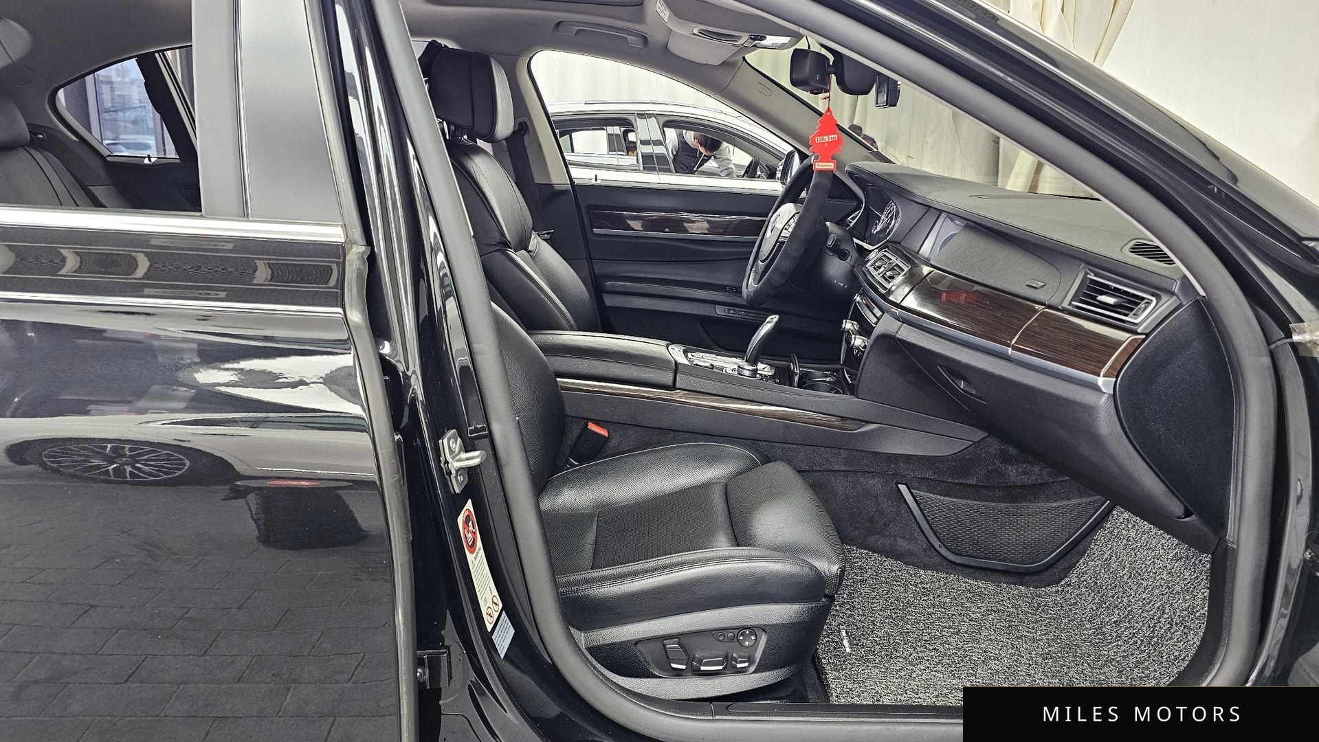 BMW 7시리즈 (F01) 2010 — миниатюра 11