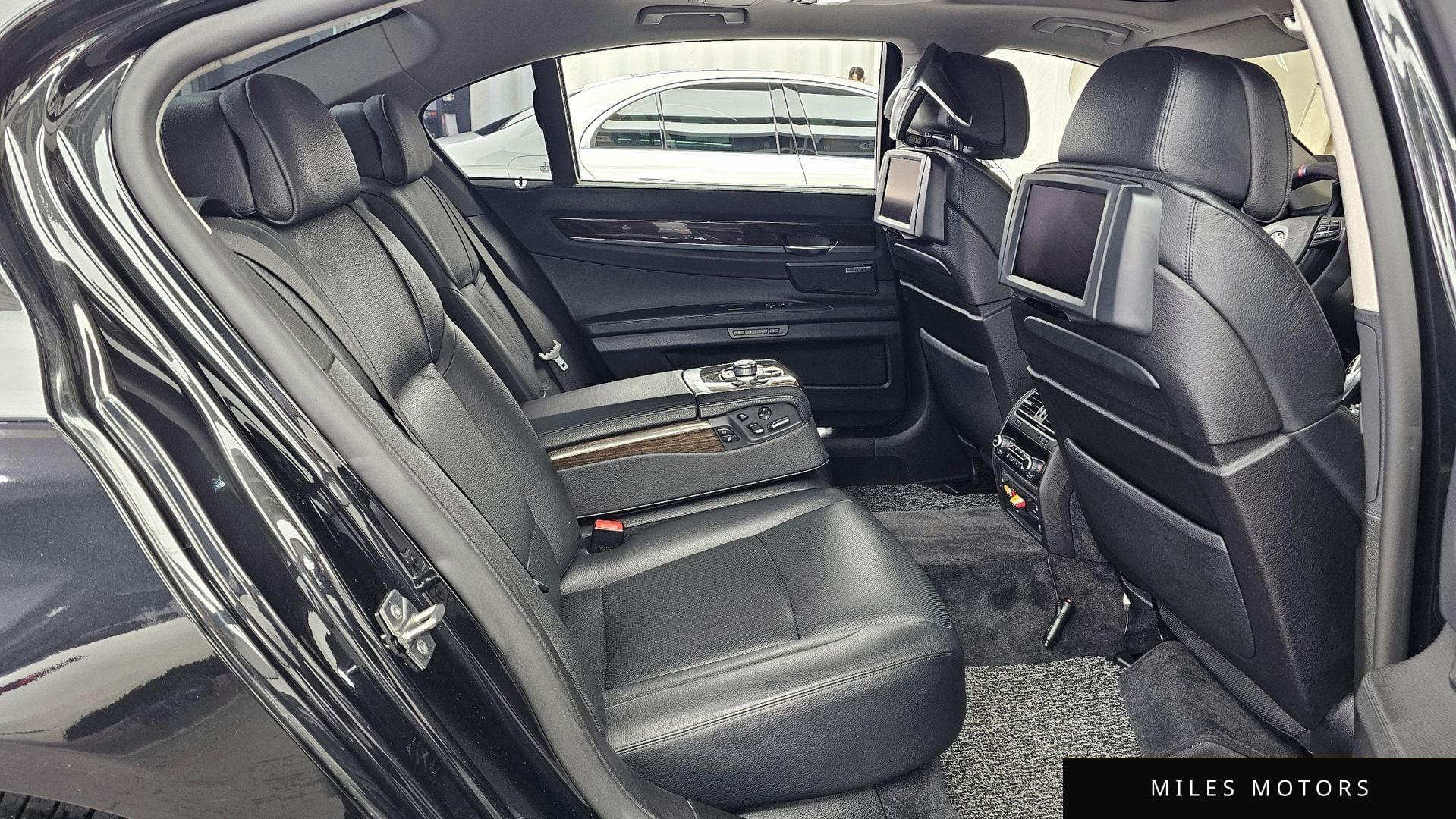 BMW 7시리즈 (F01) 2010 — миниатюра 12