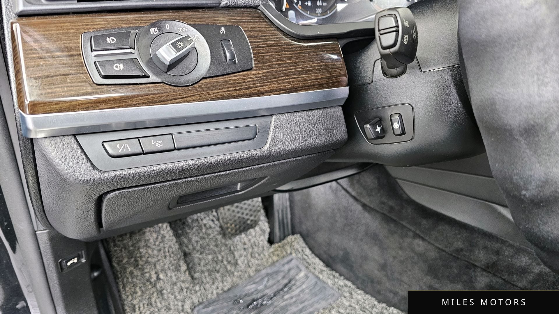 BMW 7시리즈 (F01) 2010 — миниатюра 16