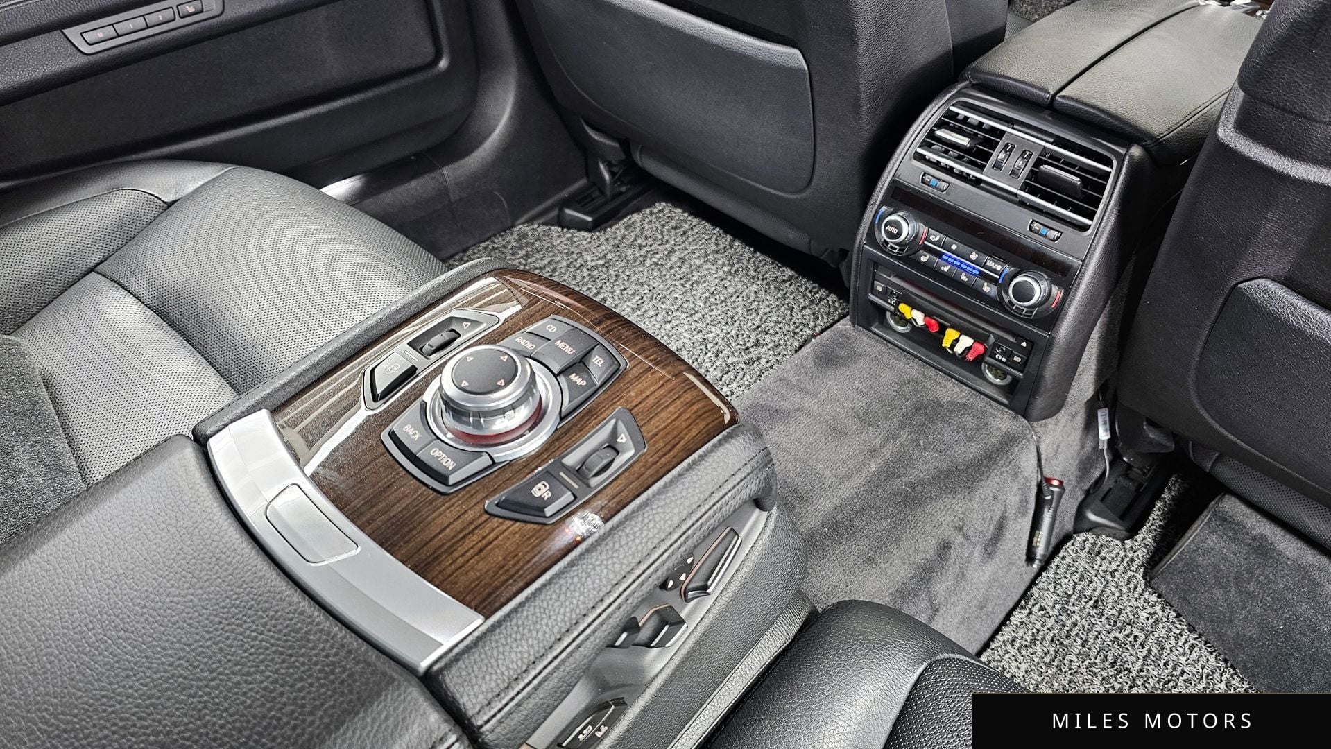 BMW 7시리즈 (F01) 2010 — миниатюра 18