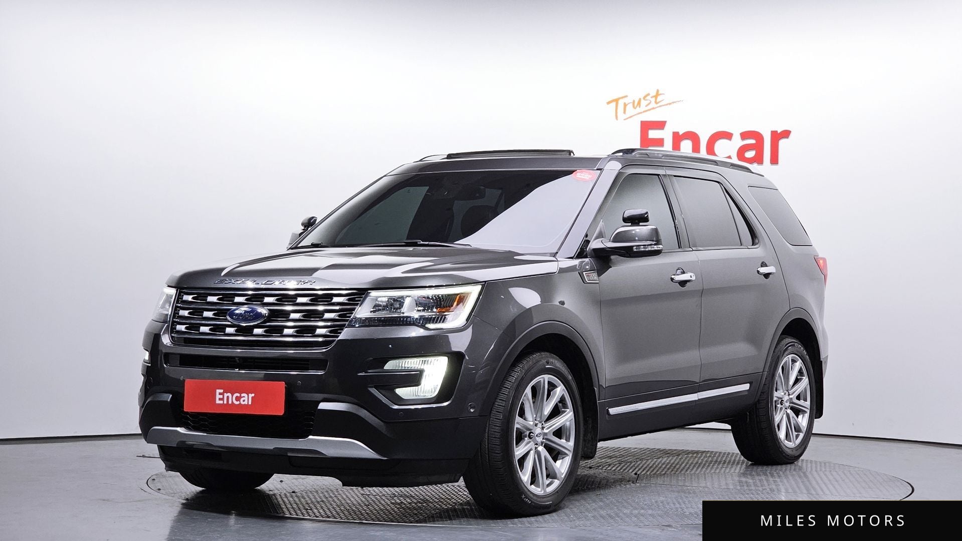 Ford Explorer 2017 — фото 1 из 12