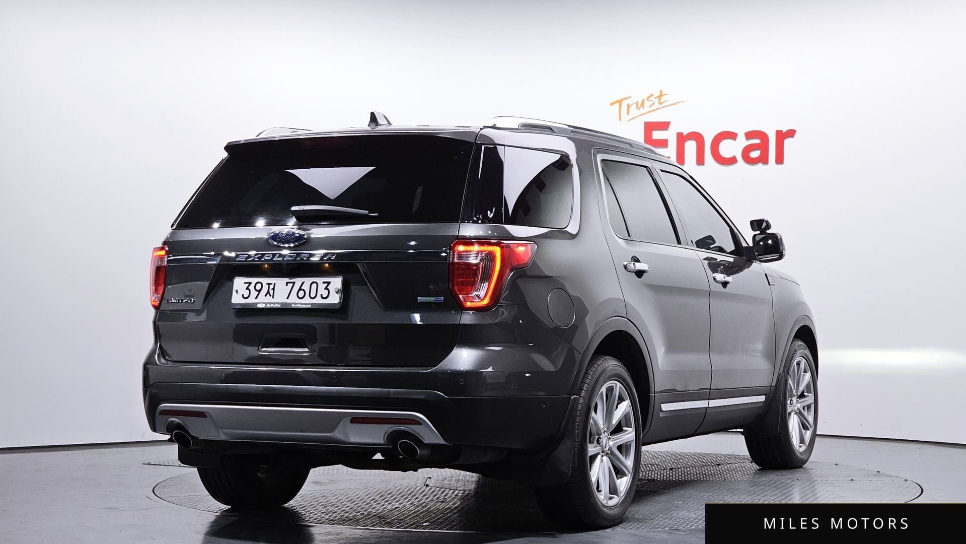 Ford Explorer 2017 — миниатюра 2
