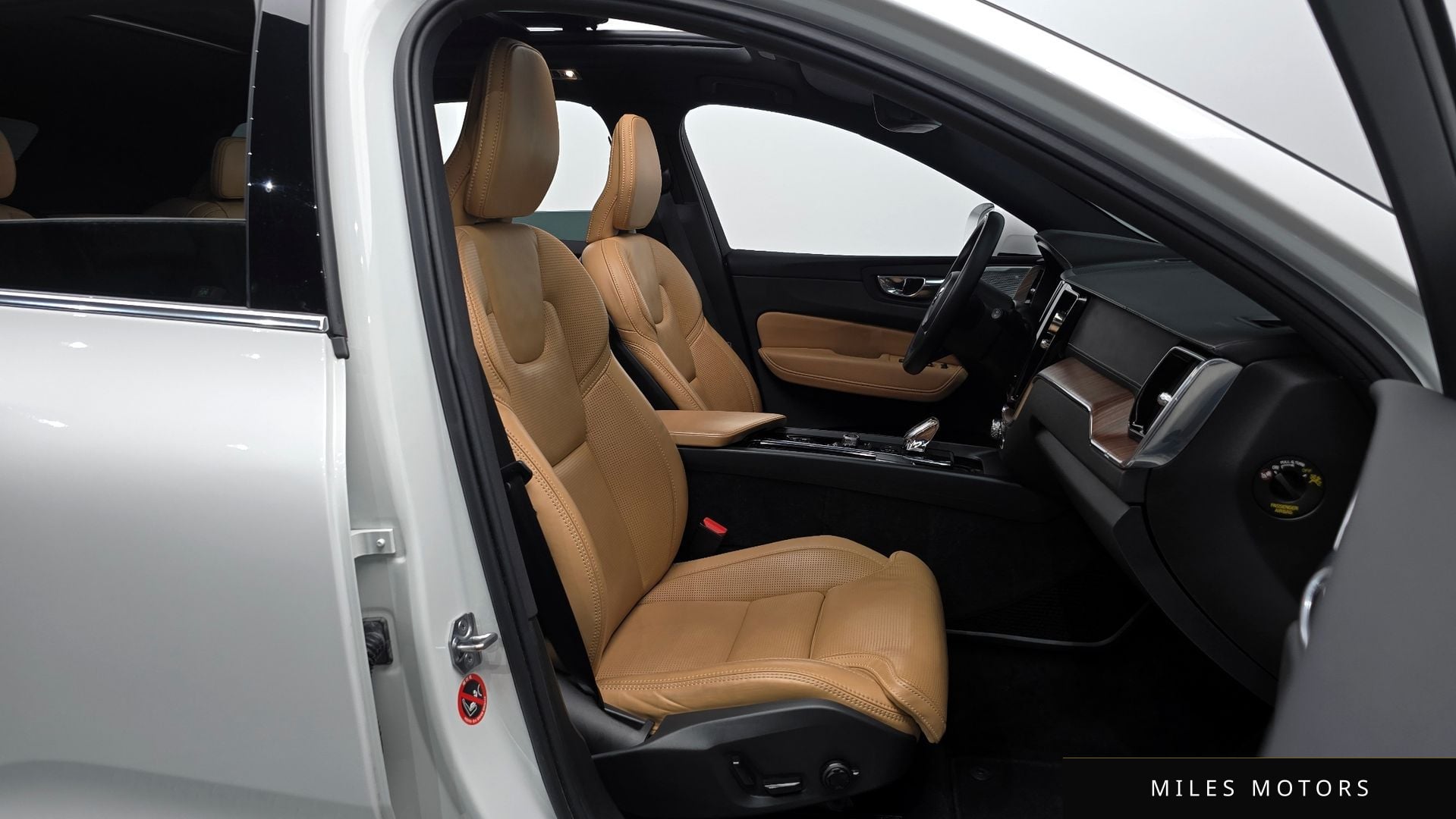 Volvo XC60 2021 — миниатюра 10