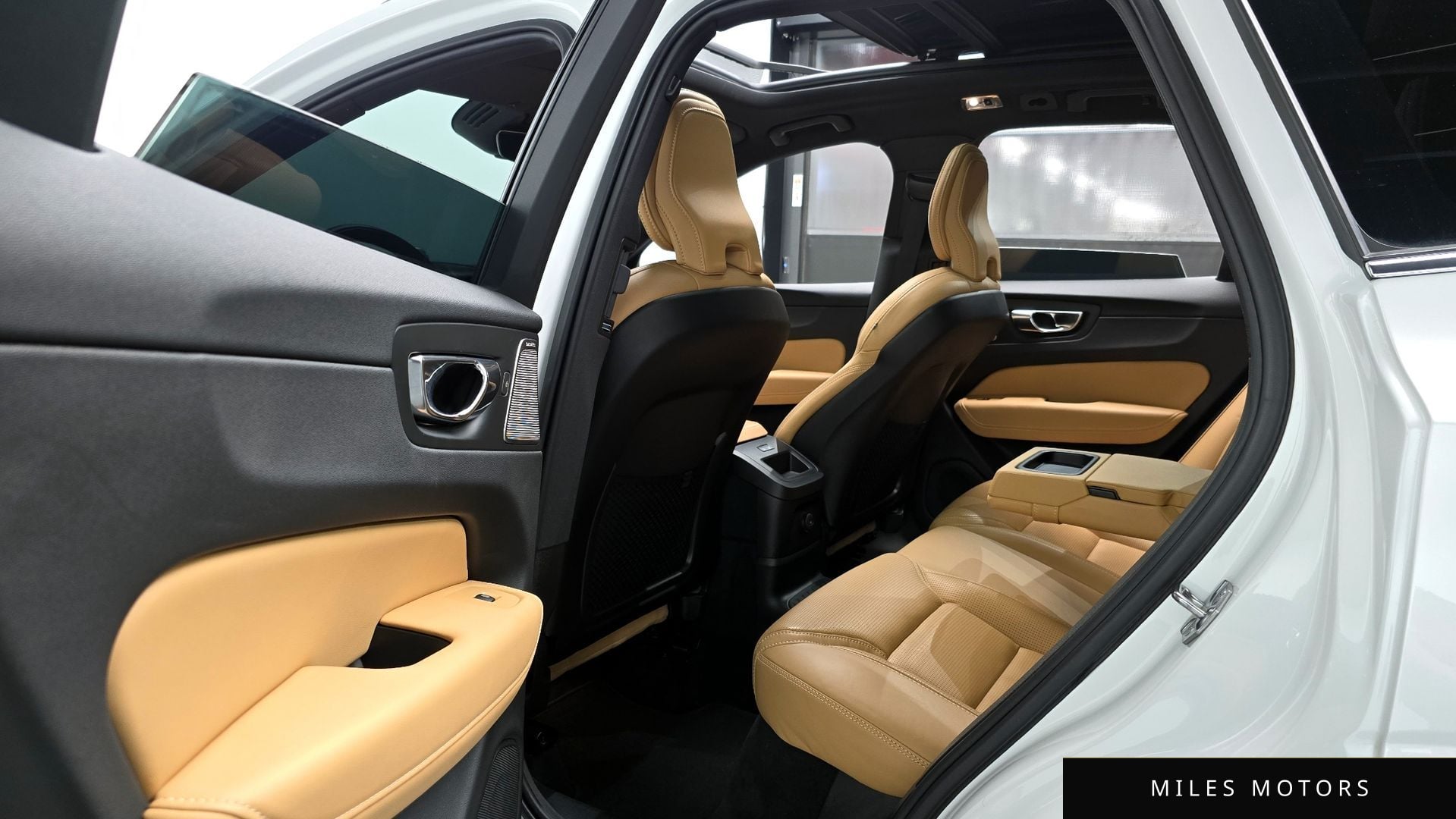 Volvo XC60 2021 — миниатюра 12