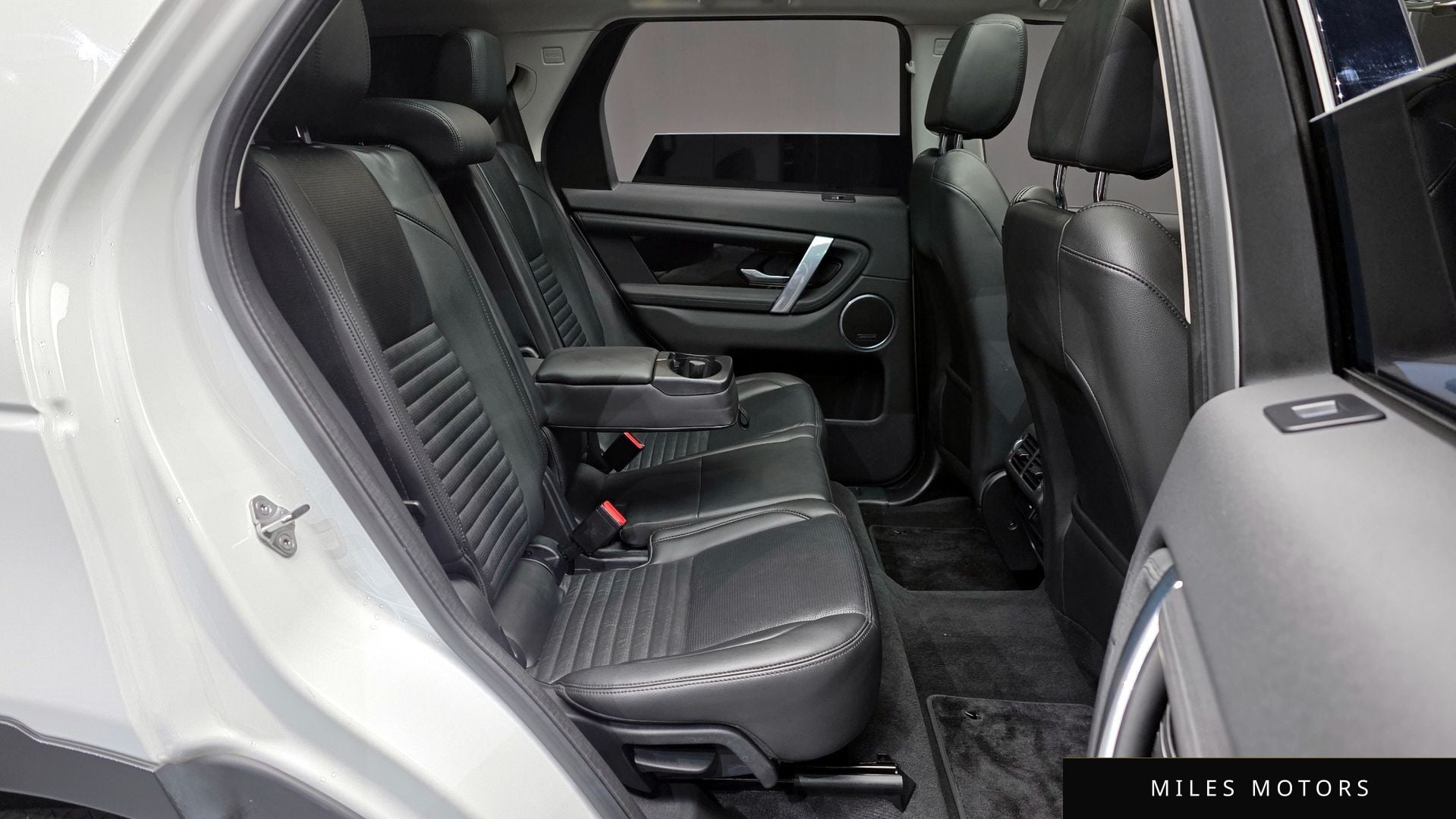 Land Rover Discovery Sport 2023 — миниатюра 12