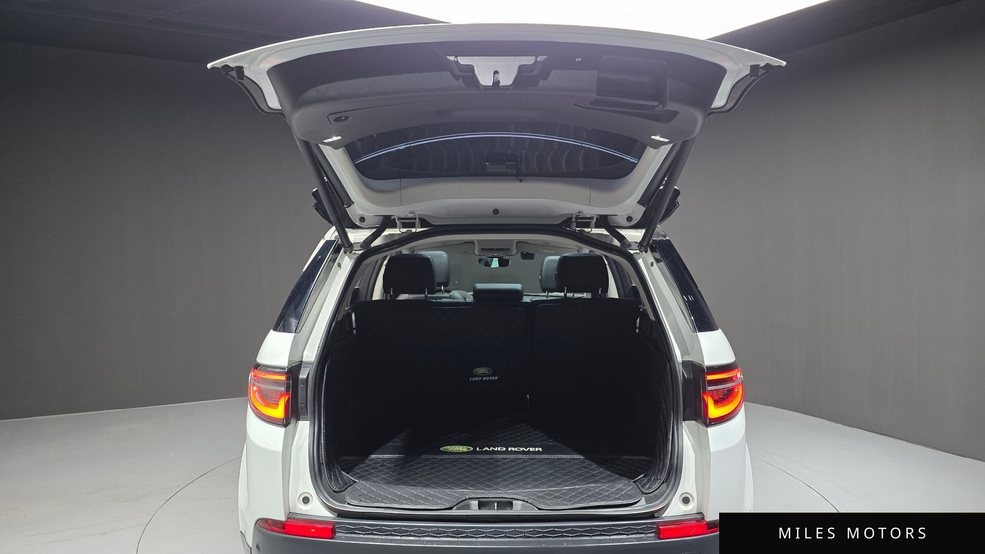 Land Rover Discovery Sport 2023 — миниатюра 20