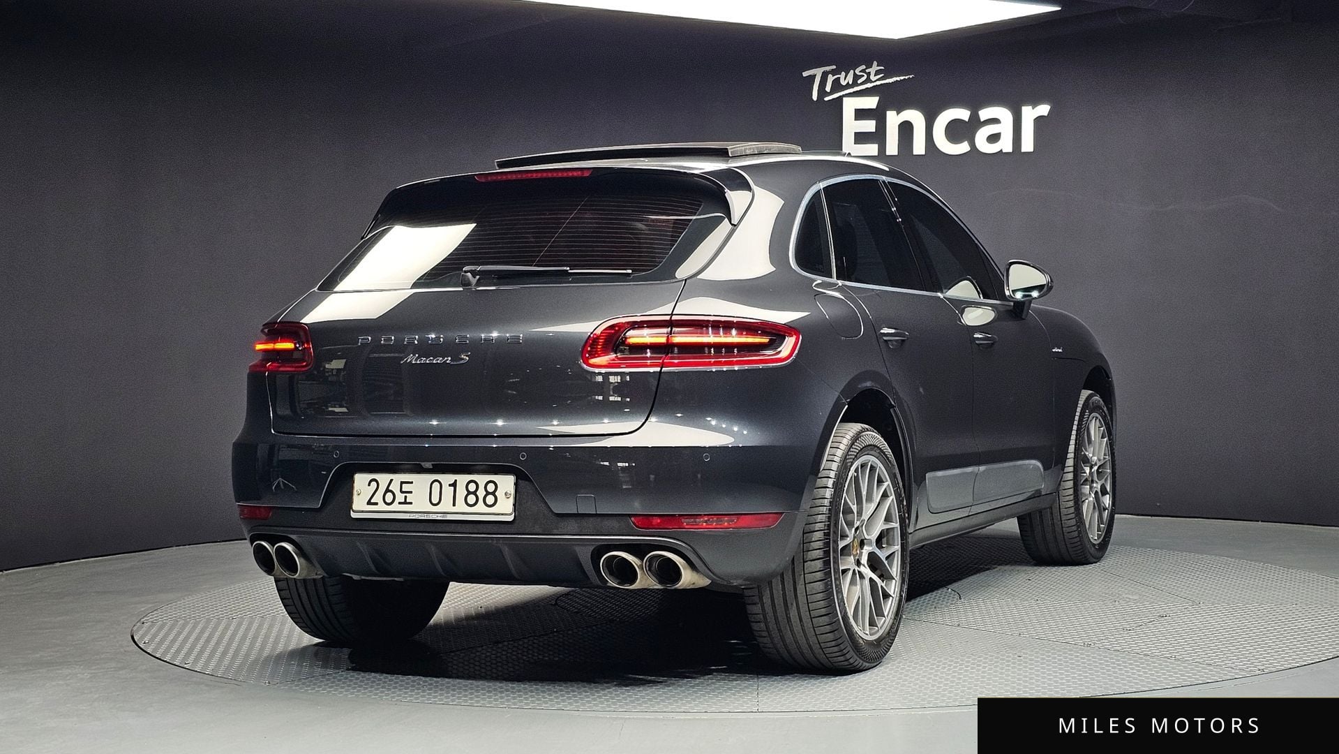 Porsche Macan 2017 — миниатюра 2