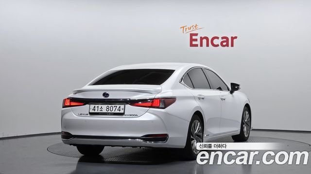 Лексус ES300h 2019 — миниатюра 2