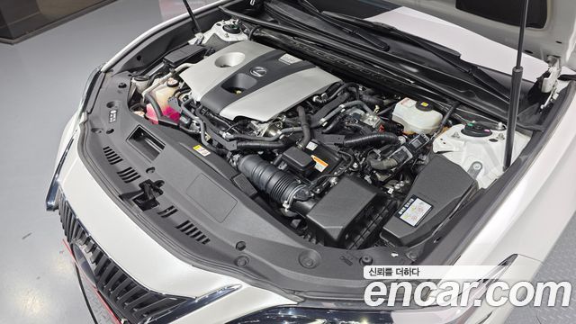 Лексус ES300h 2019 — миниатюра 6