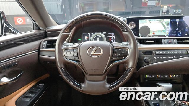 Лексус ES300h 2019 — миниатюра 13