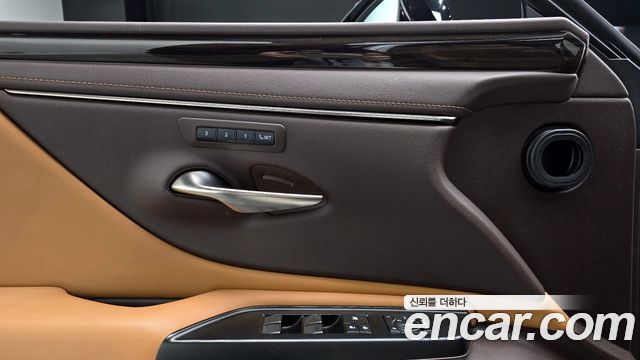 Лексус ES300h 2019 — миниатюра 17