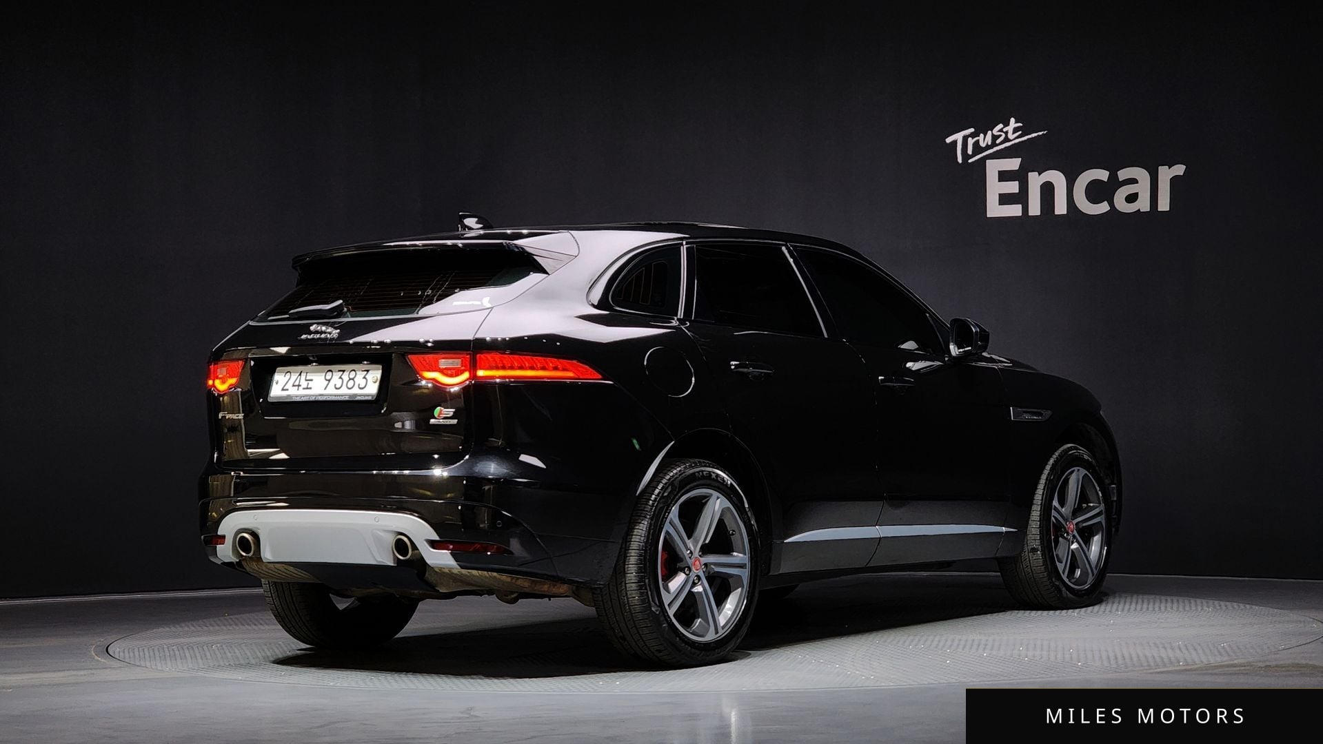 Jaguar F-PACE 2017 — миниатюра 2