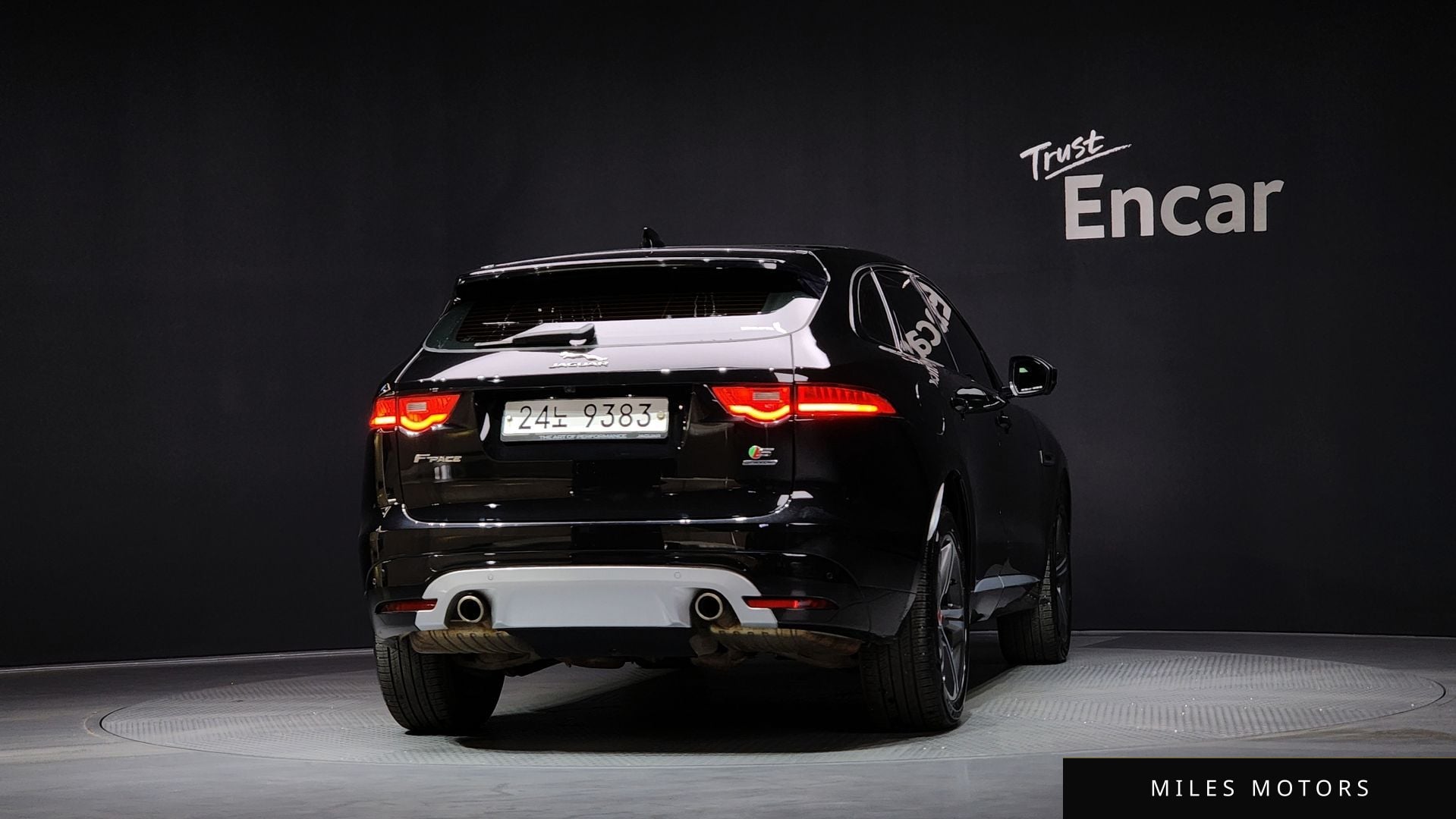 Jaguar F-PACE 2017 — миниатюра 4