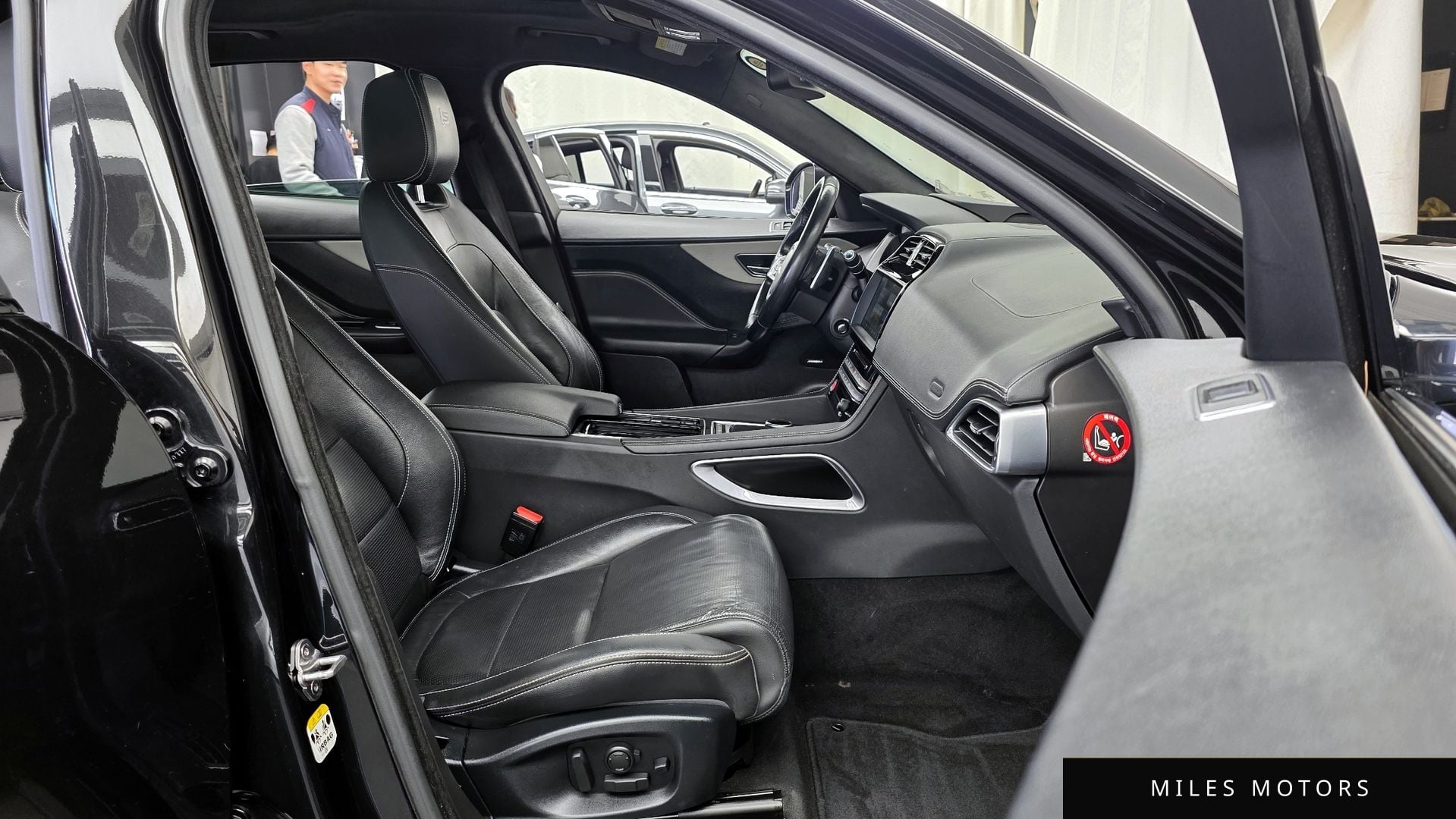 Jaguar F-PACE 2017 — миниатюра 11