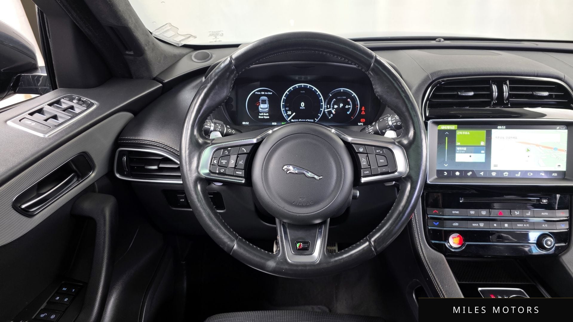 Jaguar F-PACE 2017 — миниатюра 13