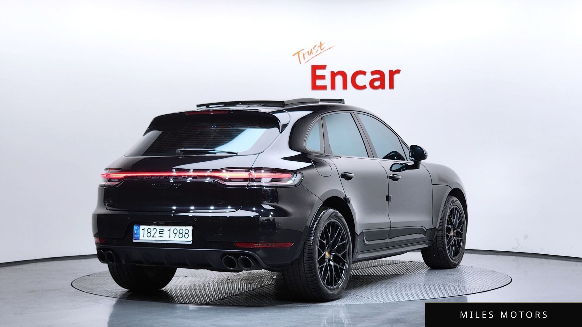 Porsche Macan 2021 — миниатюра 2