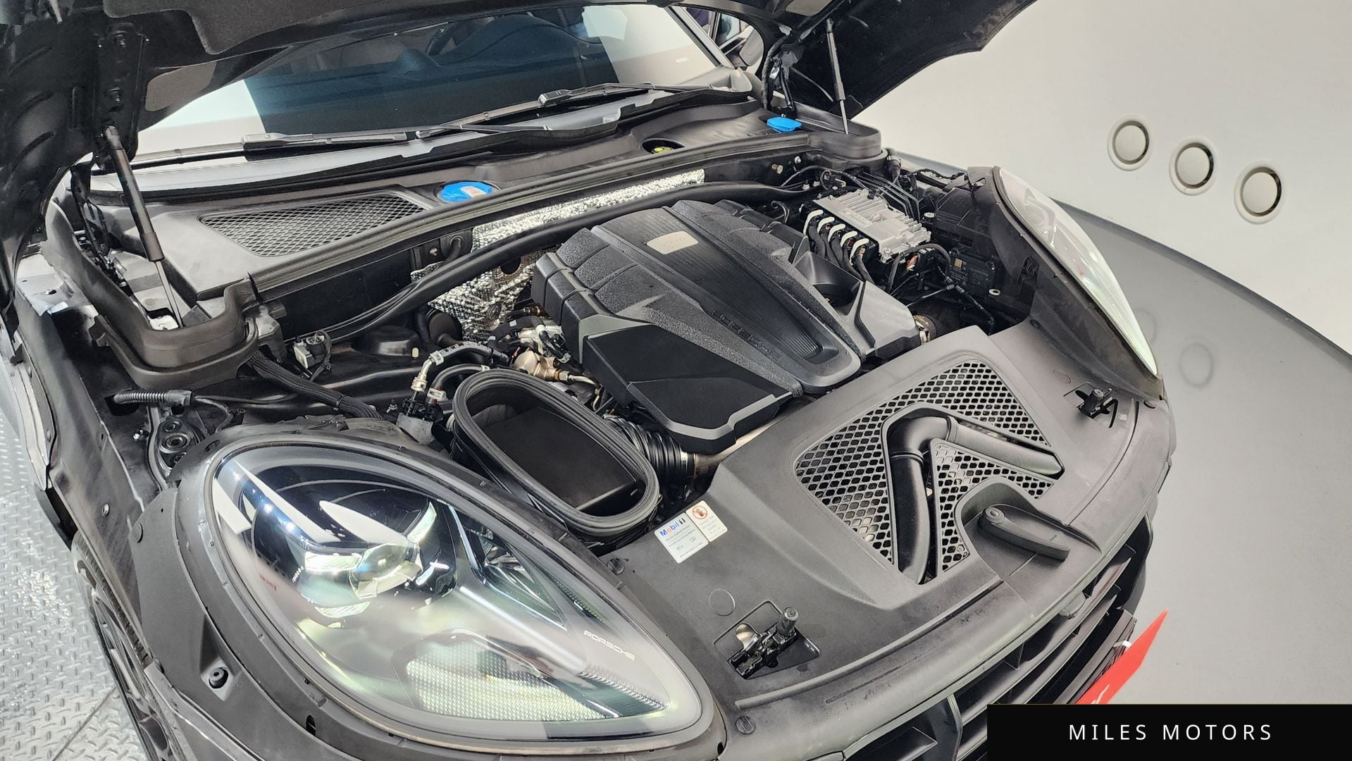 Porsche Macan 2021 — миниатюра 6