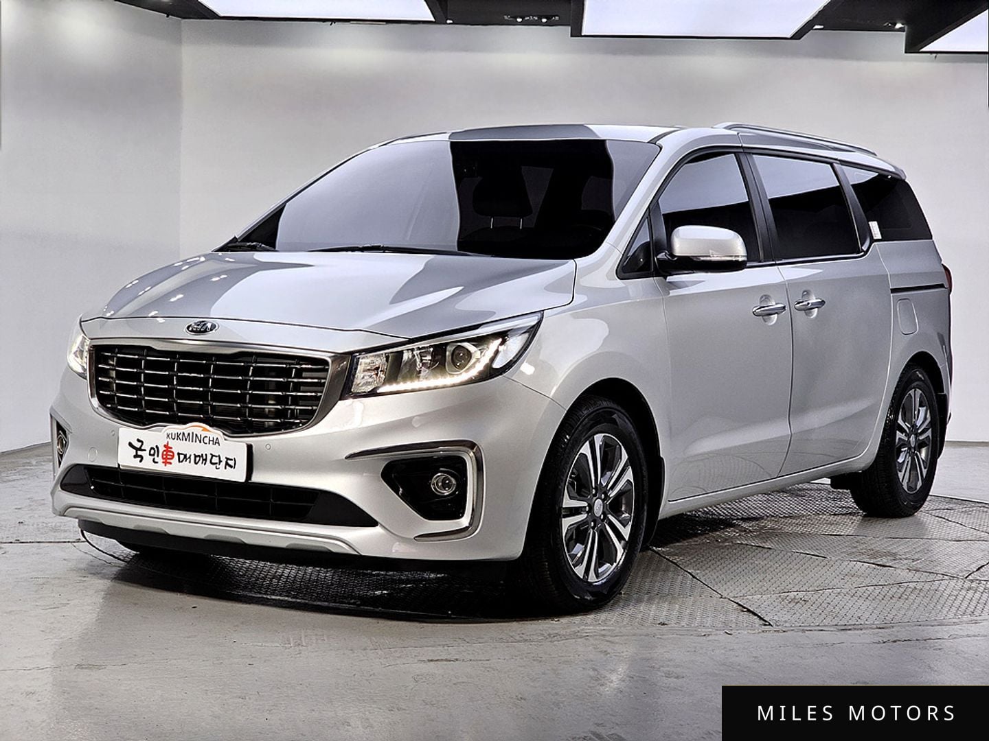 Kia Canival 2019 — фото 1 из 12