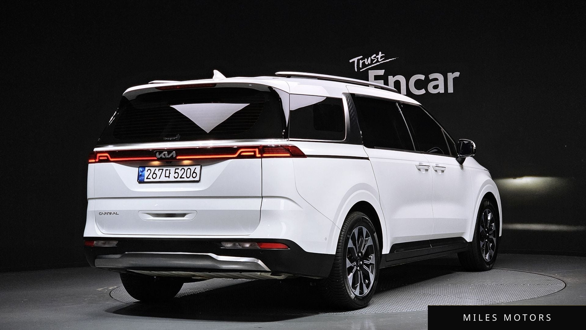 Kia Carnival 2023 — миниатюра 2