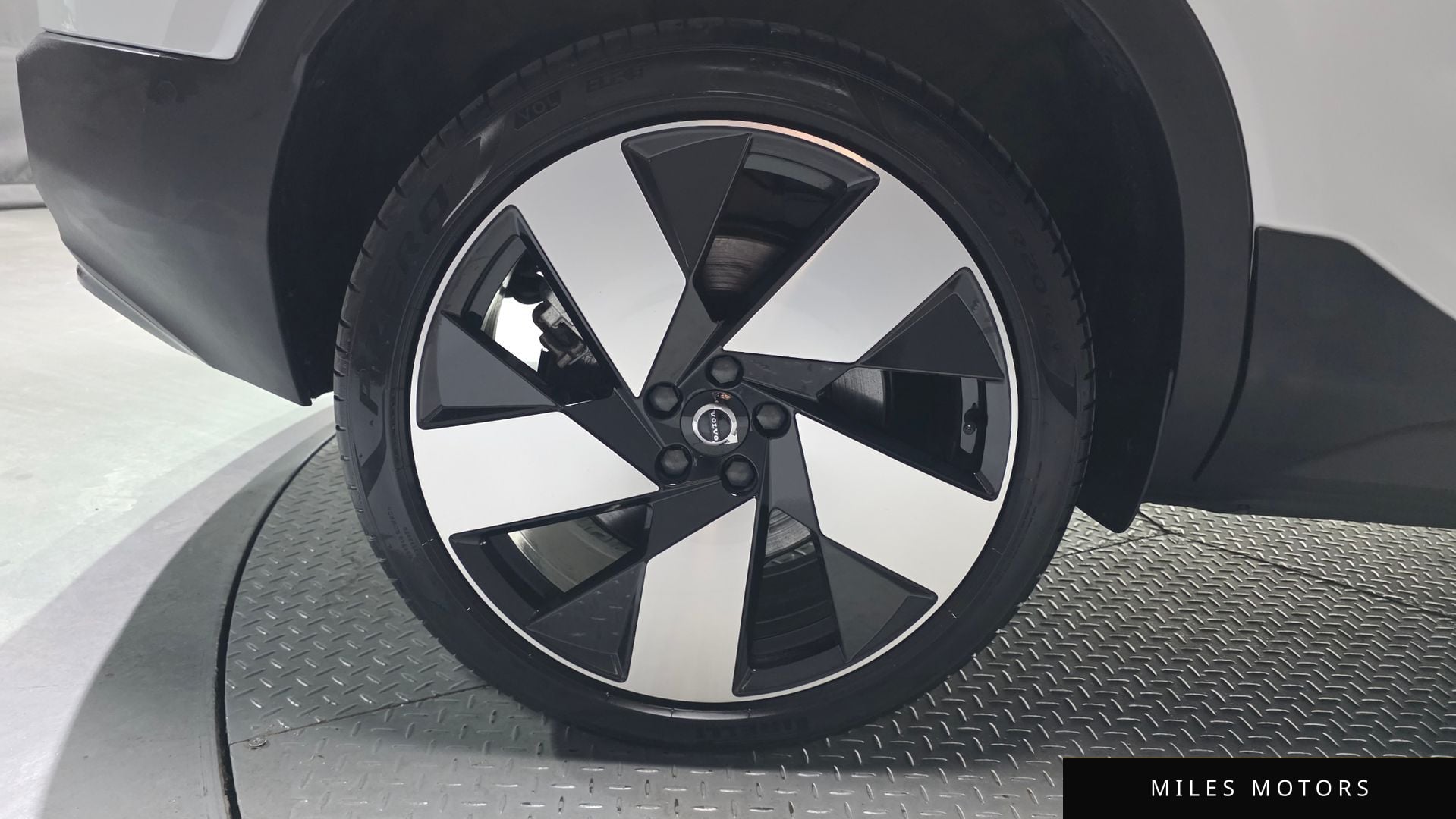 Volvo C40 2023 — миниатюра 5