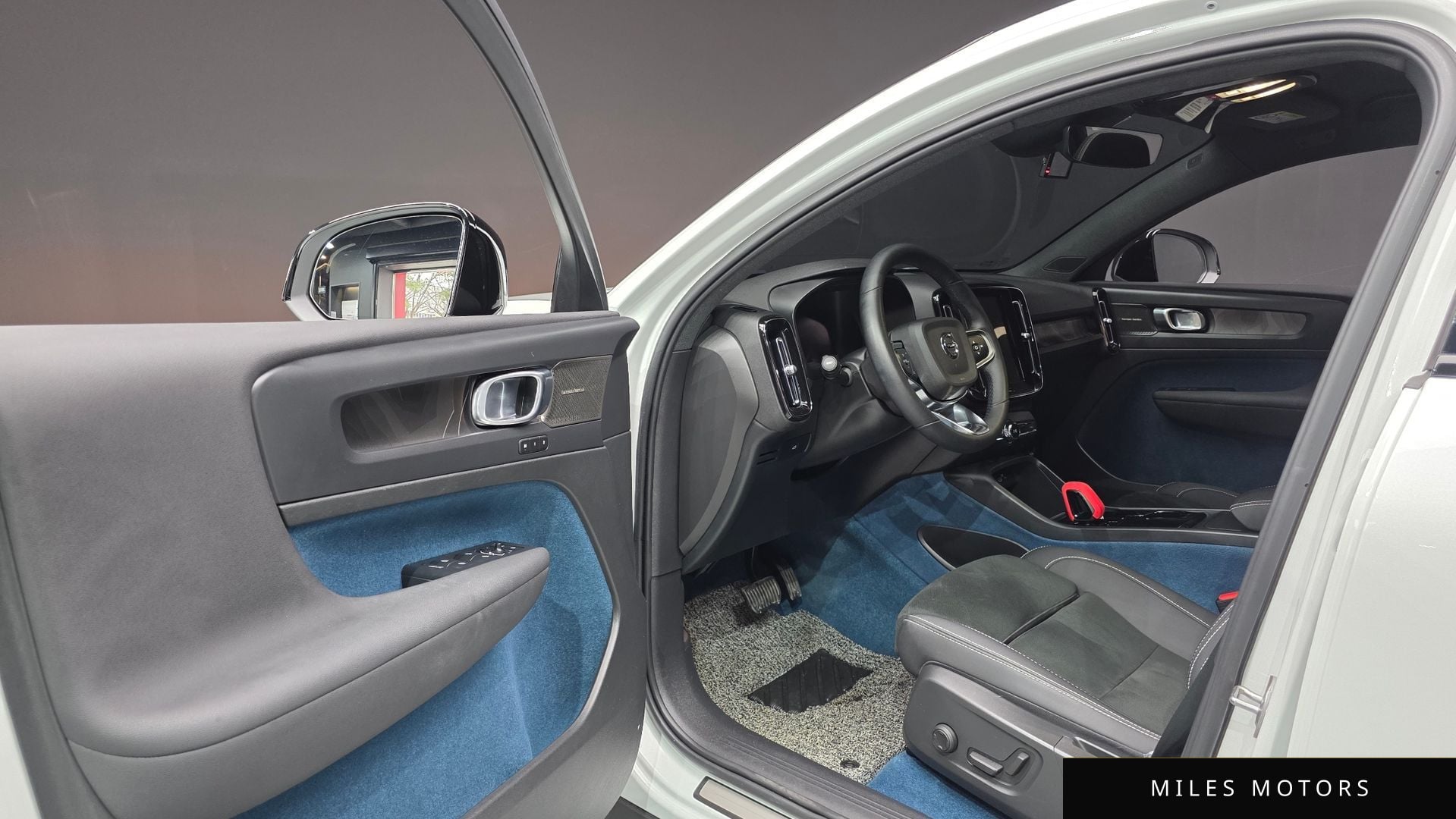 Volvo C40 2023 — миниатюра 10